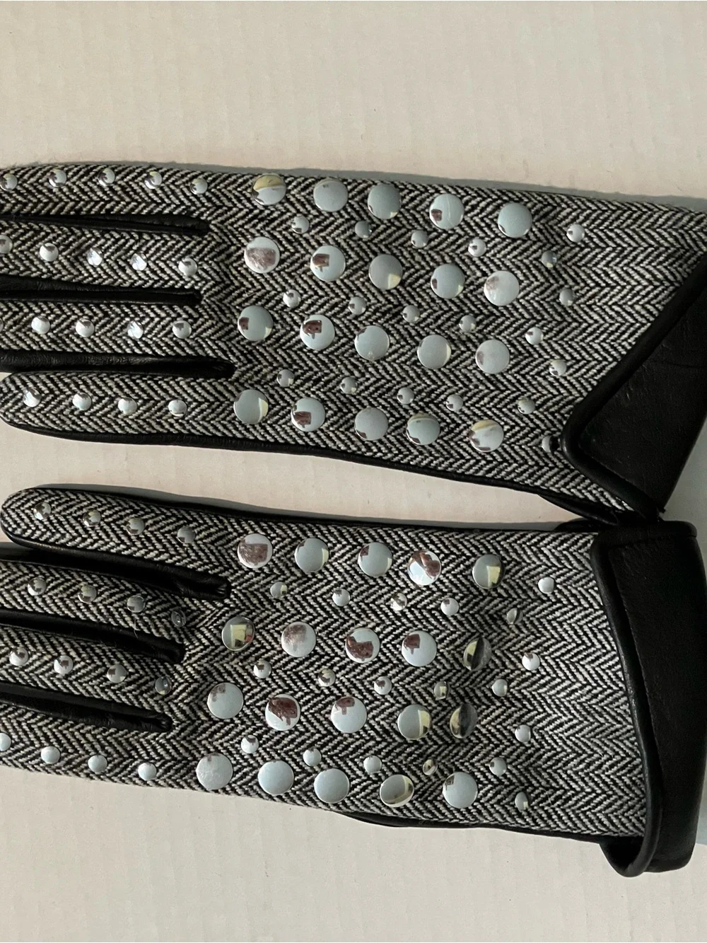 Herringbone Studded Leather-Trim Gloves - Black/Gray